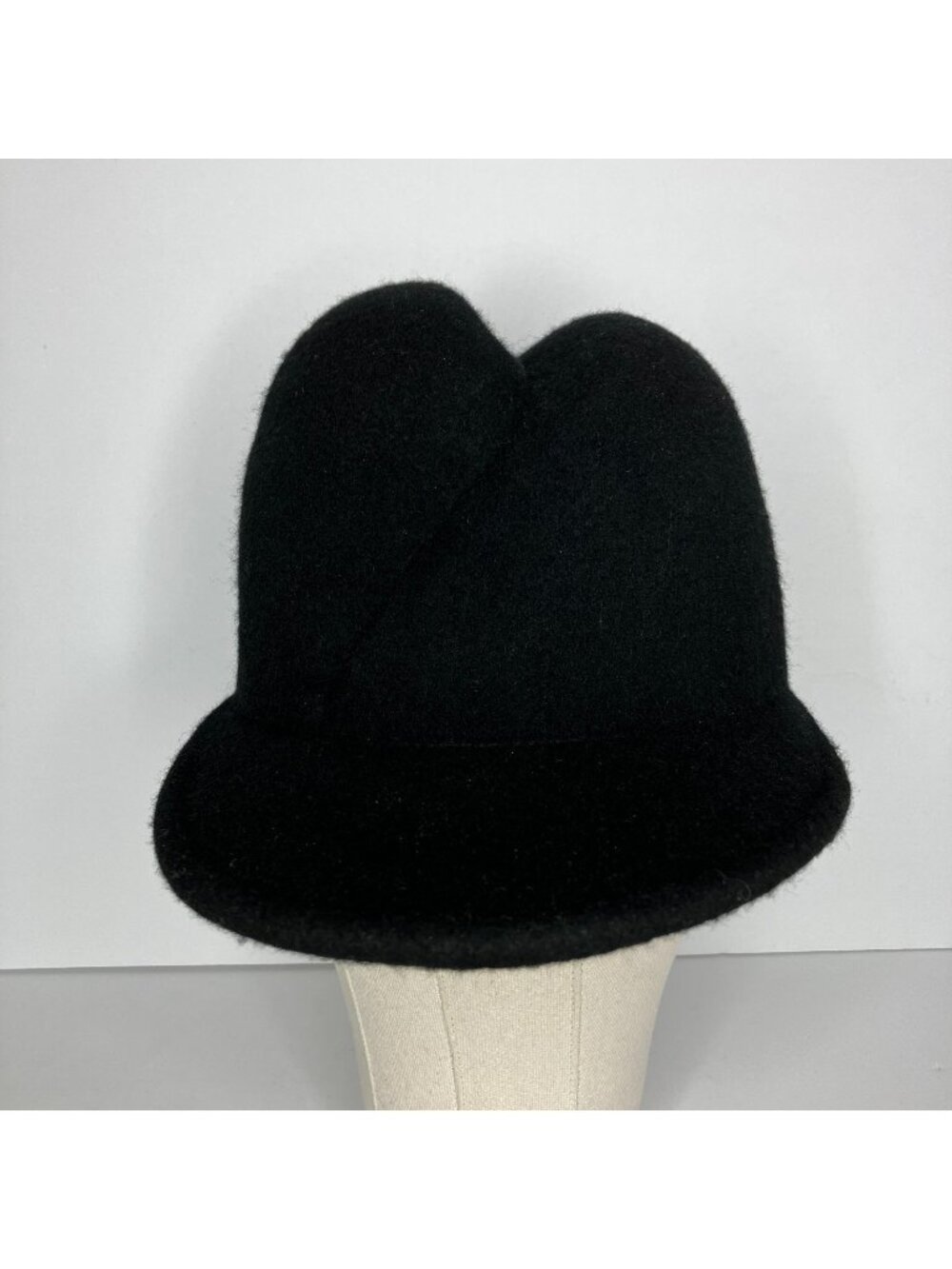 Gigi Burris Black Felt Hat Structured Lobed Peaked Unique